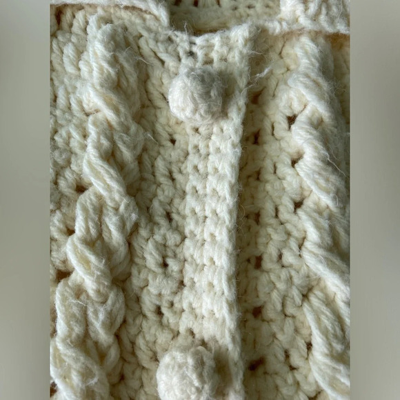 Beautiful Cream Handmade Cable Crochet Knit Poncho Button Front Sz Medium - Picture 9 of 11